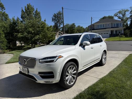 White 2019 Volvo XC90 T6 Inscription