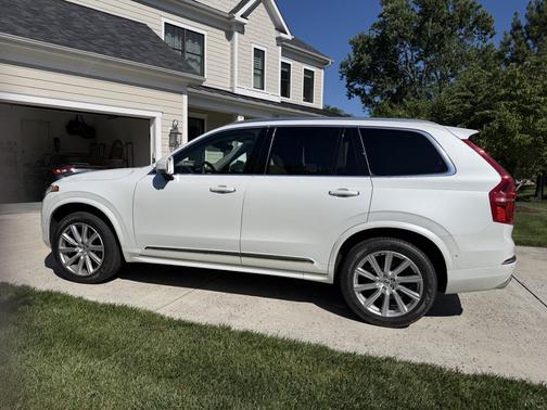 White 2019 Volvo XC90 T6 Inscription