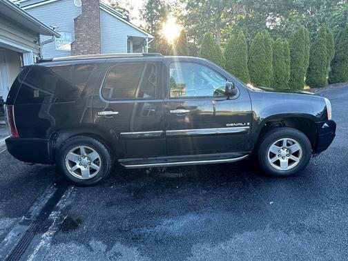 Black 2007 GMC Yukon Denali