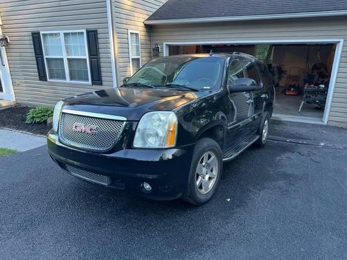 Black 2007 GMC Yukon Denali