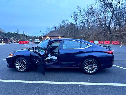 2024 Lexus ES 300h Ultra Luxury