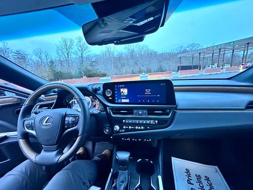 2024 Lexus ES 300h Ultra Luxury