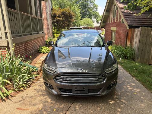 Gray 2016 Ford Fusion SE