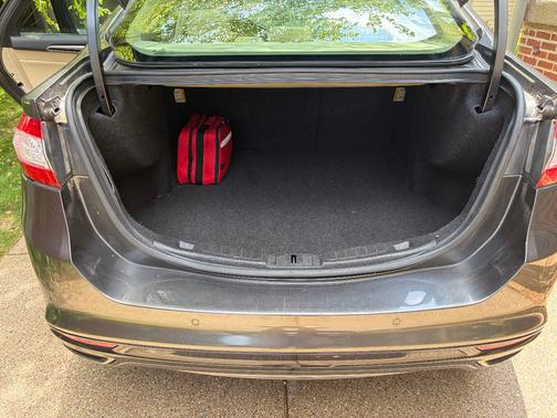 Gray 2016 Ford Fusion SE