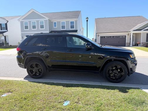 Black 2019 Jeep Grand Cherokee Upland