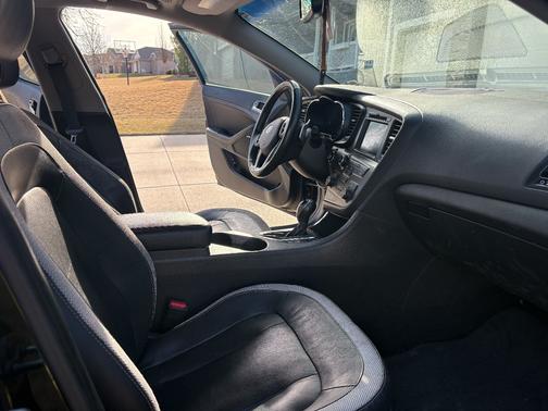 Black 2011 Kia Optima SX