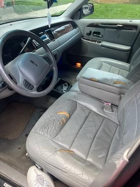2000 Lincoln Town Car Signature