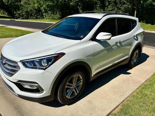 White 2018 Hyundai Santa Fe Sport 2.4L