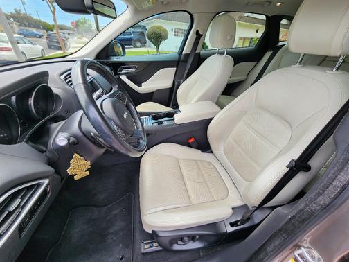 Gold 2017 Jaguar F-PACE 35t Prestige