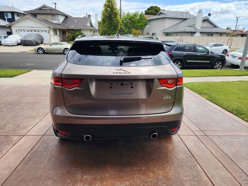 Gold 2017 Jaguar F-PACE 35t Prestige