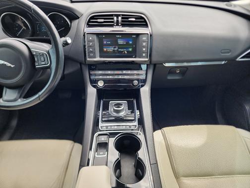 Gold 2017 Jaguar F-PACE 35t Prestige