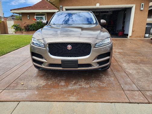 Gold 2017 Jaguar F-PACE 35t Prestige
