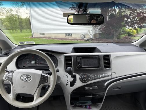 Silver 2014 Toyota Sienna LE