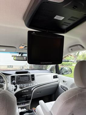 Silver 2014 Toyota Sienna LE