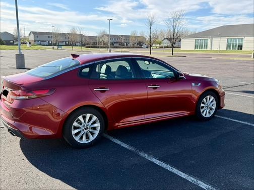 Red 2018 Kia Optima S