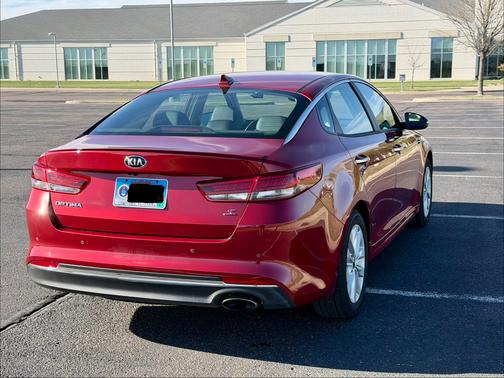 Red 2018 Kia Optima S