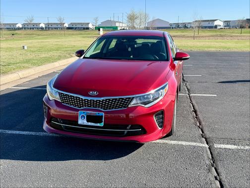 Red 2018 Kia Optima S