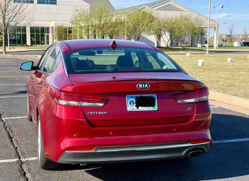 Red 2018 Kia Optima S