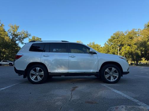 White 2012 Toyota Highlander Limited