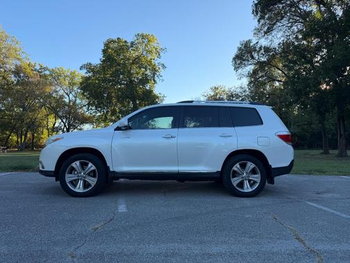 White 2012 Toyota Highlander Limited