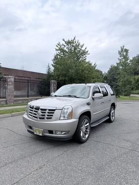 Silver 2009 Cadillac Escalade Base