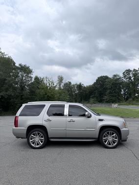 Silver 2009 Cadillac Escalade Base