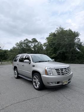 Silver 2009 Cadillac Escalade Base