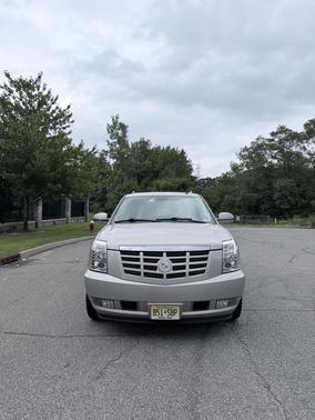 Silver 2009 Cadillac Escalade Base