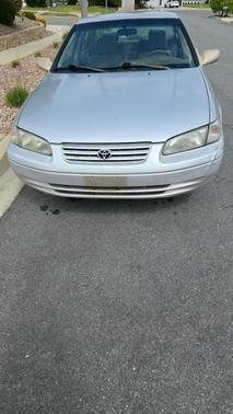 Gold 2000 Toyota Camry LE V6