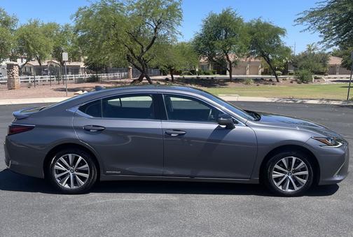 2021 Lexus ES 300h Base