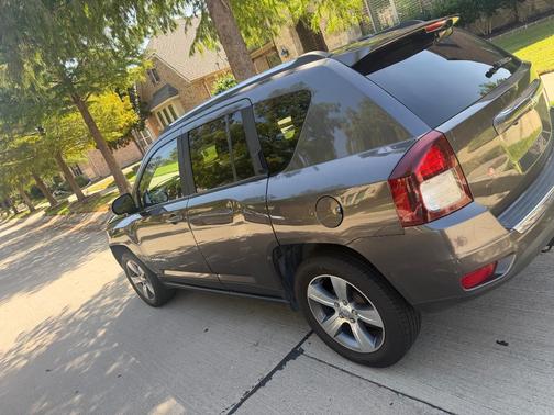 Gray 2016 Jeep Compass Latitude