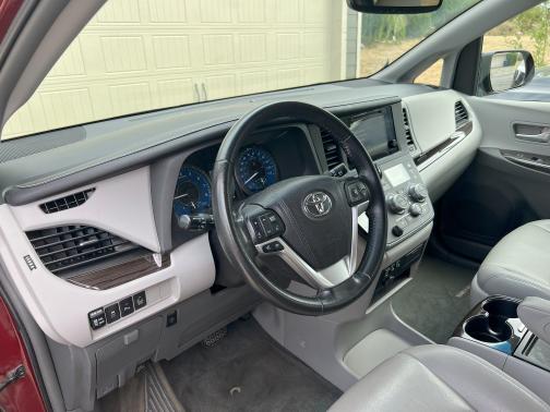 2015 Toyota Sienna XLE Premium