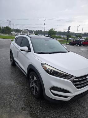 White 2017 Hyundai TUCSON Value