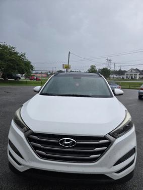 White 2017 Hyundai TUCSON Value