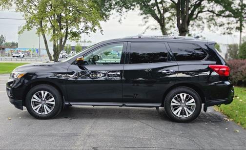 Black 2020 Nissan Pathfinder S