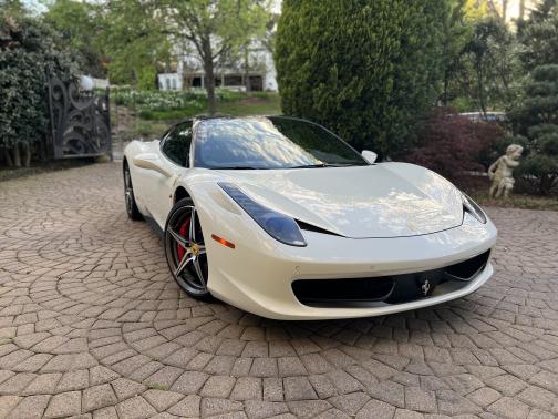 Photo 2 of 24 of 2015 Ferrari 458 Spider Base