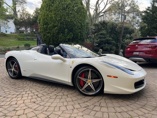 Photo 3 of 24 of 2015 Ferrari 458 Spider Base