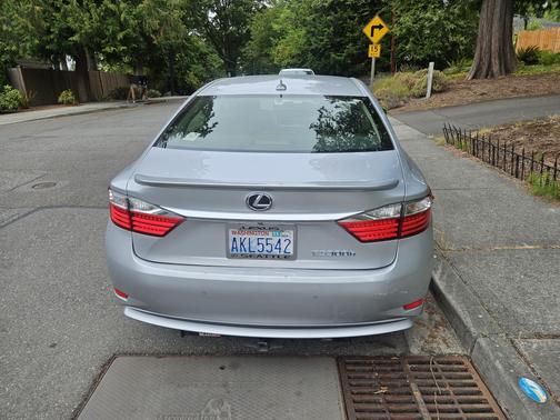 2013 Lexus ES 300h Base