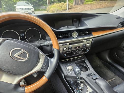 2013 Lexus ES 300h Base