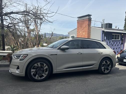 2021 Audi e-tron Premium