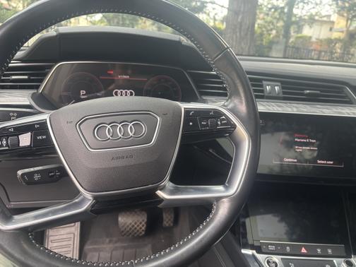 2021 Audi e-tron Premium