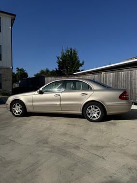 Beige 2003 Mercedes-Benz E-Class E320