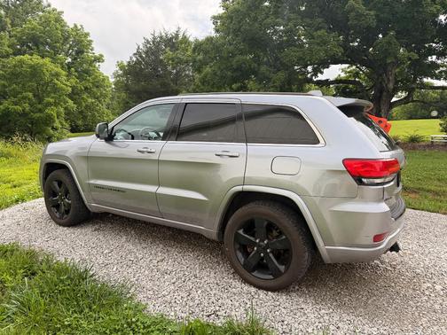 Silver 2015 Jeep Grand Cherokee Altitude