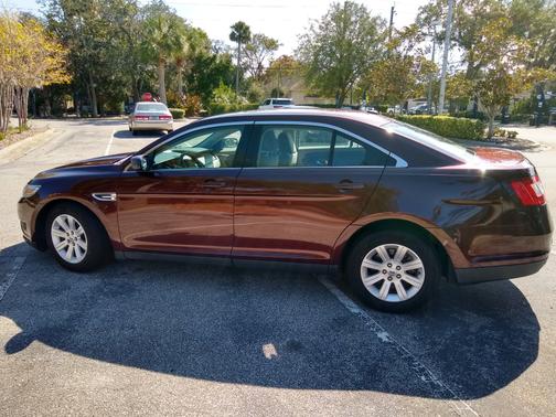 Photo 1 of 12 of 2012 Ford Taurus SE