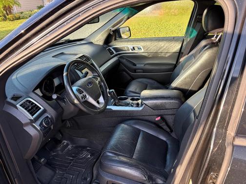 Black 2012 Ford Explorer XLT