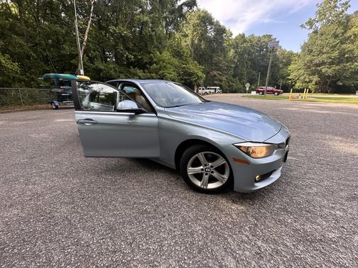 Blue 2013 BMW 320 i xDrive