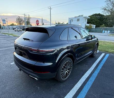Blue 2023 Porsche Cayenne Cayenne Platinum Edition