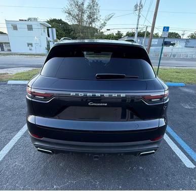 Blue 2023 Porsche Cayenne Cayenne Platinum Edition