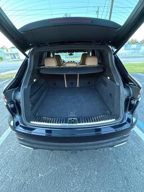 Blue 2023 Porsche Cayenne Cayenne Platinum Edition