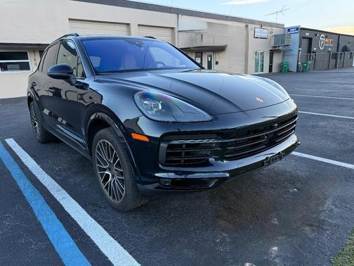 Blue 2023 Porsche Cayenne Cayenne Platinum Edition